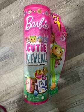 Barbie Cutie Reveal Surprise Pet Playset in Bright Pink and Green